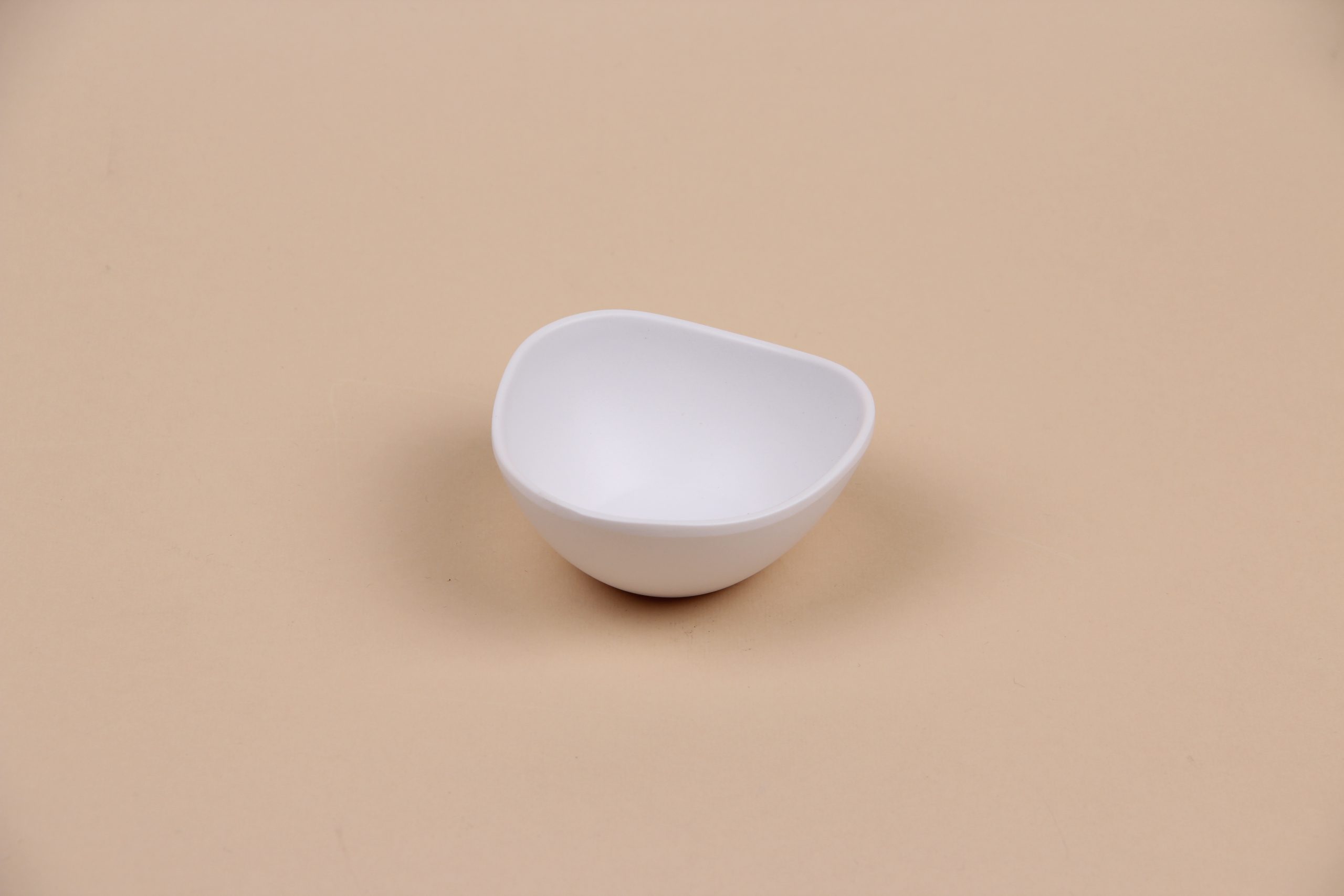 Чаша для соусу трикутна округла біла, 50 мл, арт. 607072